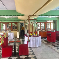 Отель SandCastles Deluxe Beach Resort