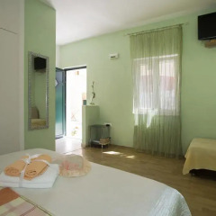 Отель Central Old Town Rooms Стандартный номер с различными типами кроватей фото 8