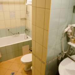 Adelfiya Hotel 2* Люкс с двуспальной кроватью