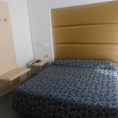 Hotel Ambassador сейф в номере