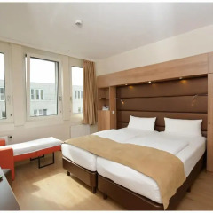 Отель Motel Plus Berlin 3* Стандартный семейный номер с двуспальной кроватью фото 8