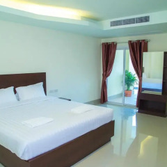 Отель Smile Residence 3* Улучшенный номер с двуспальной кроватью фото 9