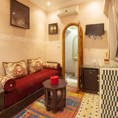 Отель Dar Ikalimo Marrakech 3* Улучшенный номер с двуспальной кроватью фото 4