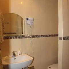Гостиница Guest house Vladimir в Краснодаре отзывы, цены и фото номеров - забронировать гостиницу Guest house Vladimir онлайн Краснодар ванная фото 2