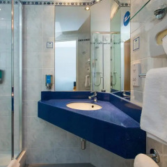 Отель Holiday Inn Express Glasgow City Centre Riverside 3* Стандартный номер с двуспальной кроватью фото 11