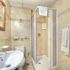 Ambassador Hotel 3* Стандартный номер фото 2
