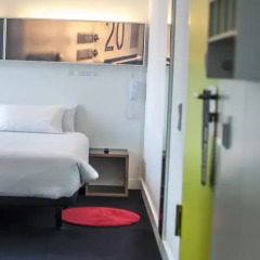 Hotel Gat Point Charlie 3* Стандартный номер с двуспальной кроватью фото 11