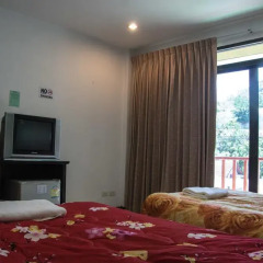 Отель Patong Bay Guesthouse 2* Улучшенный номер с 2 отдельными кроватями фото 4