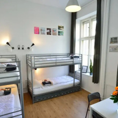 Kiez Hostel Berlin Кровать в общем номере с двухъярусной кроватью фото 6
