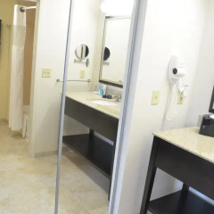 Отель Hampton Inn & Suites Sharon, PA 2* Стандартный номер с различными типами кроватей фото 3