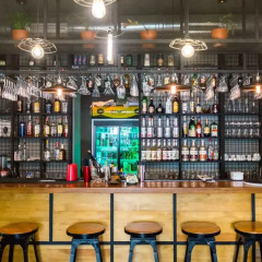 Отель Destil Hostel Албания, Тирана - отзывы, цены и фото номеров - забронировать отель Destil Hostel онлайн гостиничный бар
