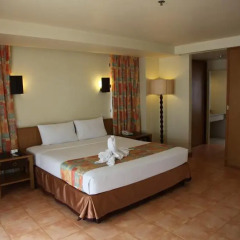Sunshine Hotel And Residences 3* Люкс с различными типами кроватей фото 2