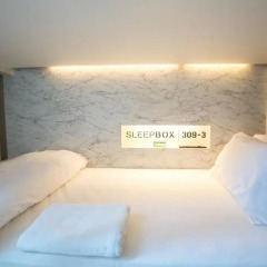 Отель Sleepbox Sukhumvit 22 Кровать в общем номере