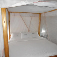 Отель Chel and Vade Cottages сейф в номере