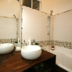 Отель Large 2 Bedrooms Latin Quarter (338) ванная фото 2