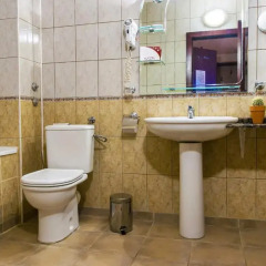 Отель Plaza Hotel Болгария, Варна - отзывы, цены и фото номеров - забронировать отель Plaza Hotel онлайн ванная