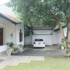 Отель Serene Holiday Bungalow парковка