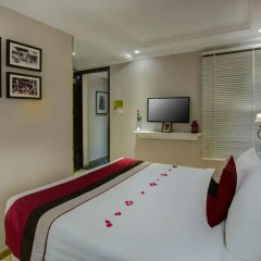 Oriental Central Hotel 3* Улучшенный номер с различными типами кроватей фото 3