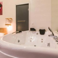 Отель Boombully Hotel Грузия, Тбилиси - отзывы, цены и фото номеров - забронировать отель Boombully Hotel онлайн спа
