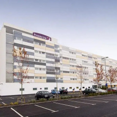 Отель Premier Inn Manchester Airport Runger Lane South парковка