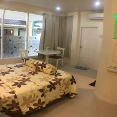 Отель Phuket Airport Suites & Lounge Bar - Club 96 Номер Делюкс с двуспальной кроватью фото 3