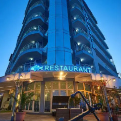 Отель Family Hotel Regata Болгария, Поморие - отзывы, цены и фото номеров - забронировать отель Family Hotel Regata онлайн вид на фасад фото 5