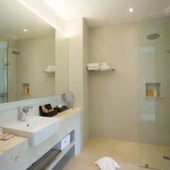 Отель Mai Khao Lak Beach Resort & Spa 4* Люкс повышенной комфортности с различными типами кроватей фото 21