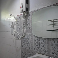 Отель Gems Guesthouse Таиланд, Краби - отзывы, цены и фото номеров - забронировать отель Gems Guesthouse онлайн ванная фото 2