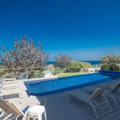 Отель Chloe Luxury Villa бассейн фото 3