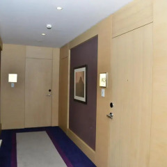 Отель Wyndham Grand Istanbul Levent сейф в номере