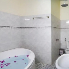 Отель Binh Yen Homestay (Peace Homestay) ванная фото 2
