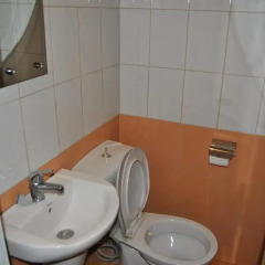 Hotel Republika Тирана ванная