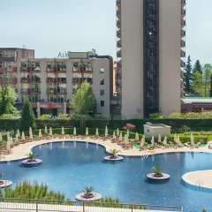 Отель Menada Apartments in Royal Beach Resort Болгария, Солнечный берег - отзывы, цены и фото номеров - забронировать отель Menada Apartments in Royal Beach Resort онлайн бассейн
