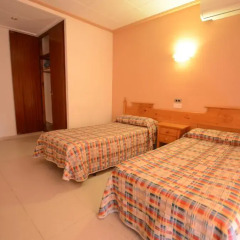 Отель Hostal Los Manos Испания, Бланес - отзывы, цены и фото номеров - забронировать отель Hostal Los Manos онлайн комната для гостей