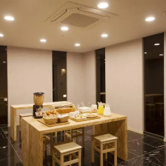 Отель K-Guesthouse Dongdaemun Premium питание фото 3