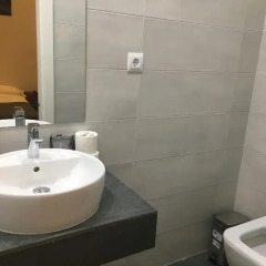 Отель Hostal La Plata Улучшенный номер с различными типами кроватей