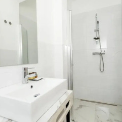 Отель Lisbon Check-In Guesthouse 3* Люкс с различными типами кроватей фото 8