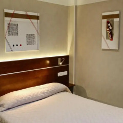 Hotel Des Pyrenees Париж сейф в номере