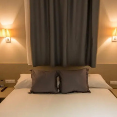 Отель Hostalin Barcelona Pg. de Gràcia 3* Стандартный номер с двуспальной кроватью фото 45