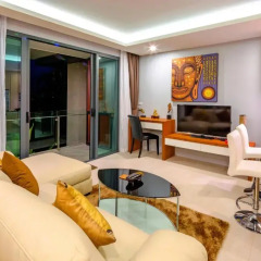 Отель At The Tree Condominium Phuket Номер Делюкс с двуспальной кроватью фото 20