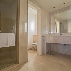 Отель Leana Front Line Villa Кипр, Протарас - отзывы, цены и фото номеров - забронировать отель Leana Front Line Villa онлайн ванная