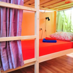 Vega Hostel Кровати в общем номере с двухъярусными кроватями