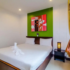 Отель Baan Yuyen Karon Guesthouse 2* Улучшенный номер разные типы кроватей фото 36