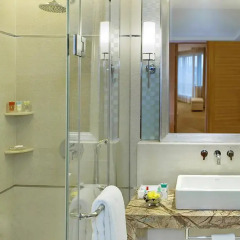 Отель Four Points by Sheraton Shenzhen 4* Улучшенный номер с различными типами кроватей фото 4