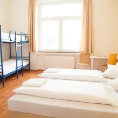 Отель a&o Dresden Hauptbahnhof 2* Стандартный номер с различными типами кроватей фото 9