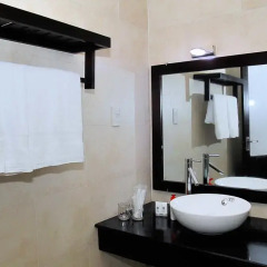 Отель Huong My Homestay Стандартный номер с различными типами кроватей фото 7