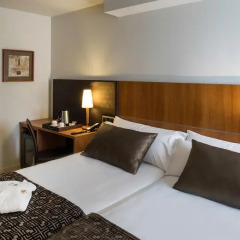 Отель Catalonia Barcelona Golf 3* Улучшенный номер с различными типами кроватей фото 4