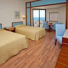 Отель St Raphael Resort & Marina 5* Стандартный номер с двуспальной кроватью фото 13