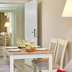 Отель White Rock Castle Suite 4* Семейный люкс