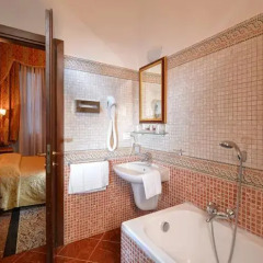 Отель Residenza San Maurizio 3* Улучшенный номер с двуспальной кроватью фото 4